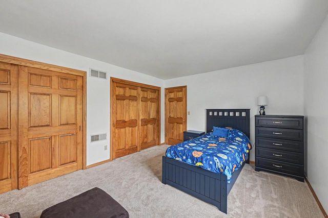 S86W32310 Elias COURT, Mukwonago, WI 53149