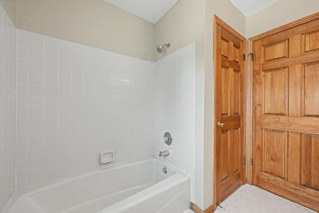 S86W32310 Elias COURT, Mukwonago, WI 53149