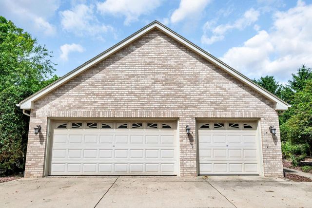 S86W32310 Elias COURT, Mukwonago, WI 53149