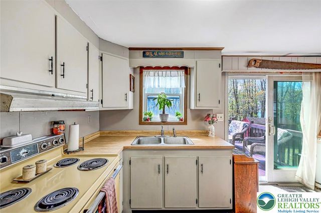 72 Tunkhannock Drive, Tunkhannock Twp, PA 18210