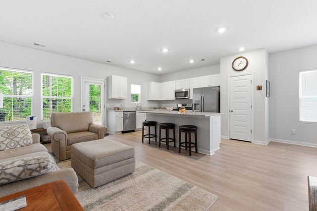 8010 Reagan Way, North Charleston, SC 29418
