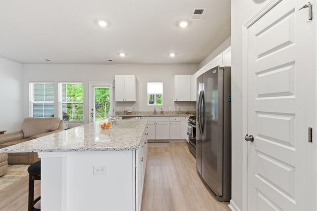 8010 Reagan Way, North Charleston, SC 29418
