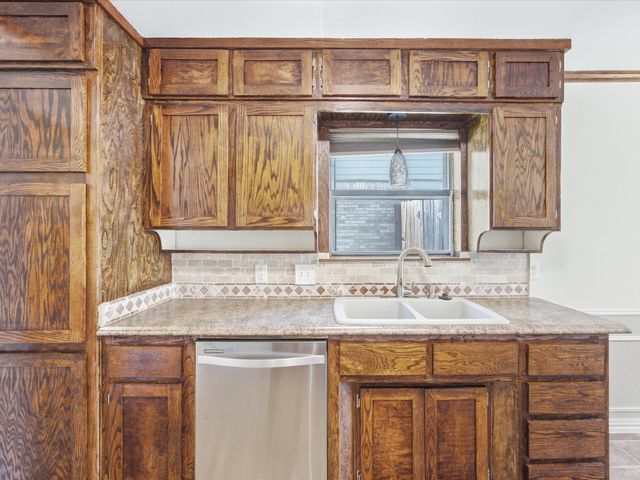 708 NW Sandra Lane, Burleson, TX 76028