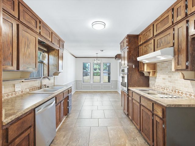 708 NW Sandra Lane, Burleson, TX 76028