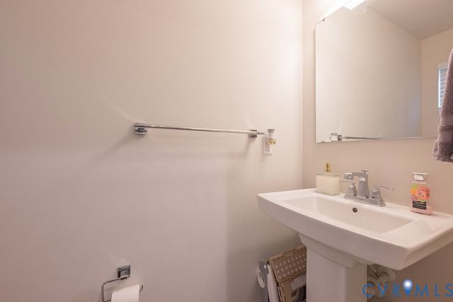 10419 Centralia Station Rd, Chester, VA 23831