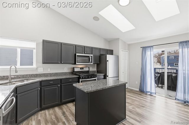 1833 Savannah Lane, Ypsilanti, MI 48198