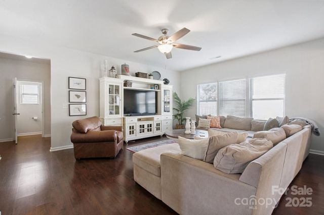212 Fesperman Circle, Troutman, NC 28166