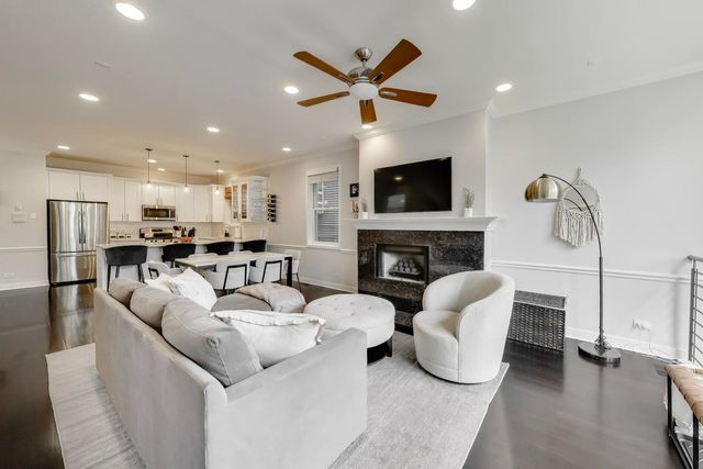 1638 W Diversey Parkway 1, Chicago, IL 60614