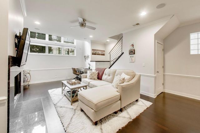 1638 W Diversey Parkway 1, Chicago, IL 60614