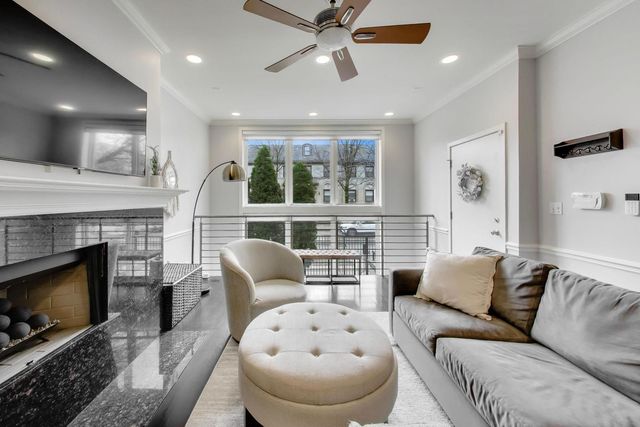 1638 W Diversey Parkway 1, Chicago, IL 60614