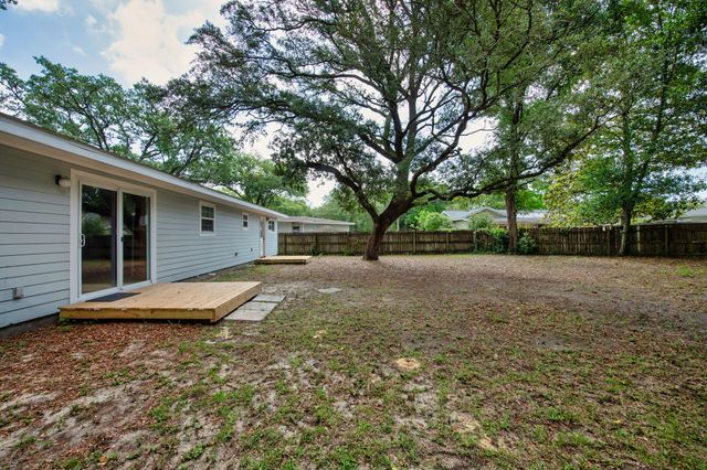 208 Moriarty Street, Fort Walton Beach, FL 32548