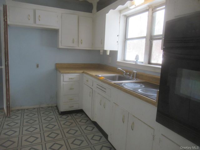 10 Lori Street, Poughkeepsie, NY 12603