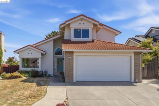 2137 Pheasant Dr, Hercules, CA 94547