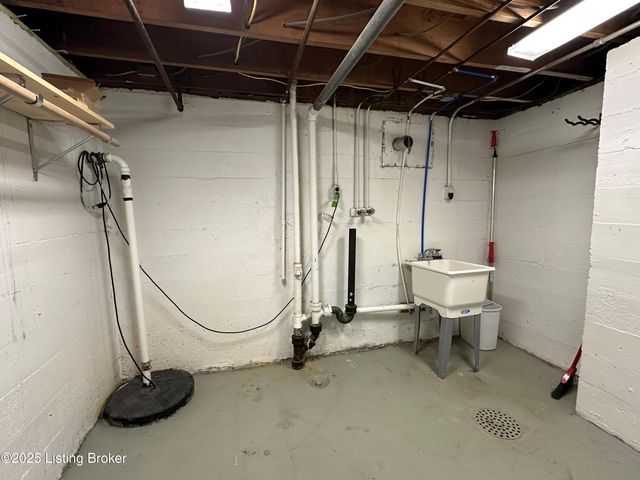 332 E Esplanade Ave, Louisville, KY 40214