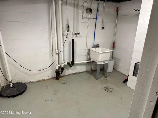 332 E Esplanade Ave, Louisville, KY 40214