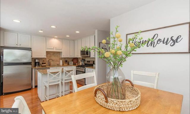 423 FORT HILL CIR, Fort Washington, PA 19034