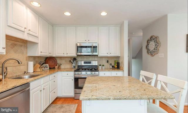 423 FORT HILL CIR, Fort Washington, PA 19034