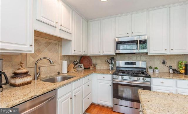 423 FORT HILL CIR, Fort Washington, PA 19034