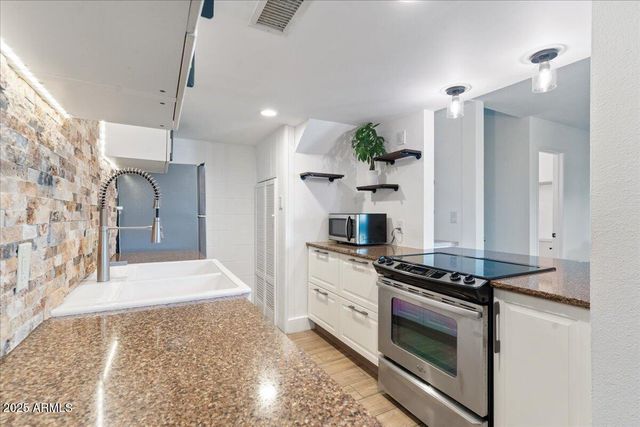 3212 W Royal Palm Road, Phoenix, AZ 85051