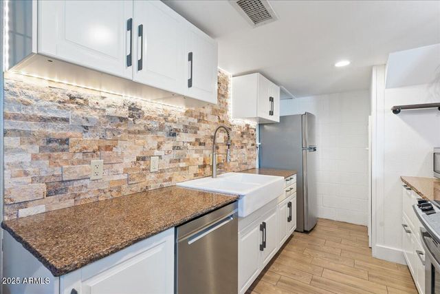 3212 W Royal Palm Road, Phoenix, AZ 85051