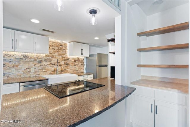 3212 W Royal Palm Road, Phoenix, AZ 85051