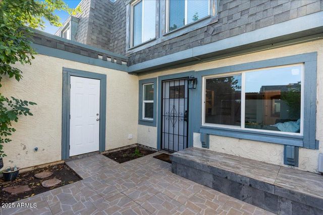 3212 W Royal Palm Road, Phoenix, AZ 85051