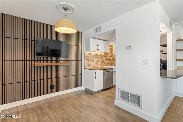 3212 W Royal Palm Road, Phoenix, AZ 85051