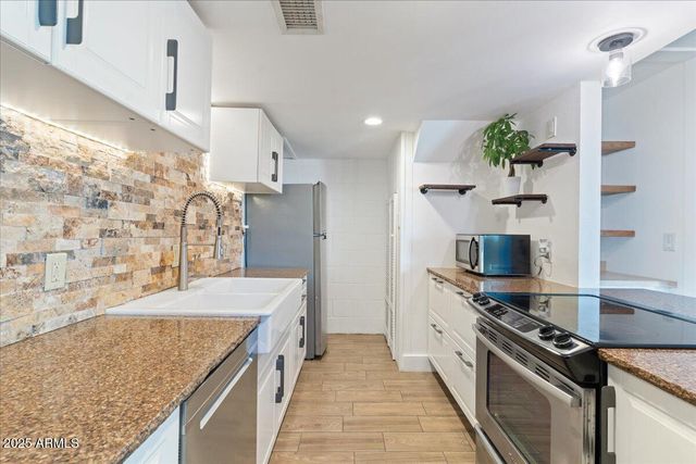 3212 W Royal Palm Road, Phoenix, AZ 85051