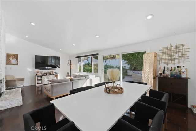 20703 Collins, Woodland Hills, CA 91367