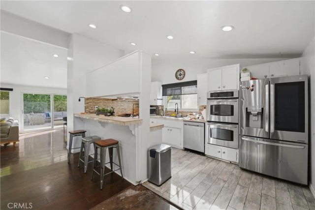 20703 Collins, Woodland Hills, CA 91367