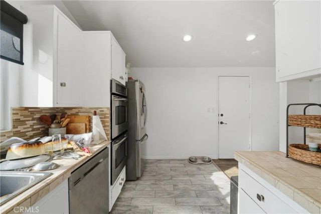 20703 Collins, Woodland Hills, CA 91367