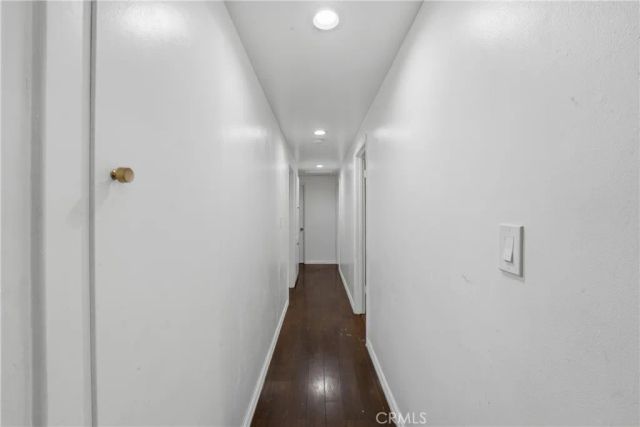 20703 Collins, Woodland Hills, CA 91367