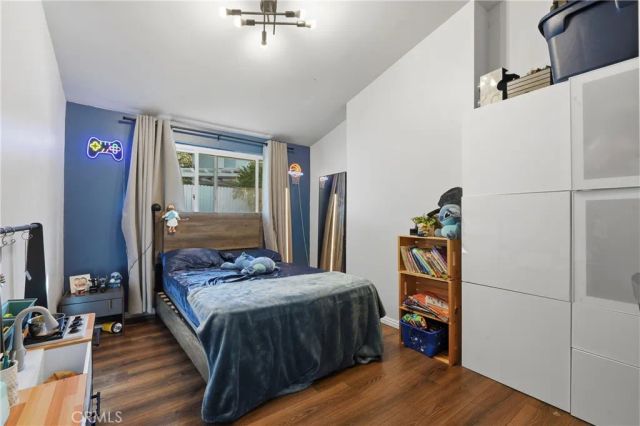 20703 Collins, Woodland Hills, CA 91367