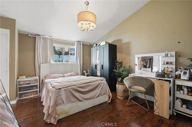 20703 Collins, Woodland Hills, CA 91367