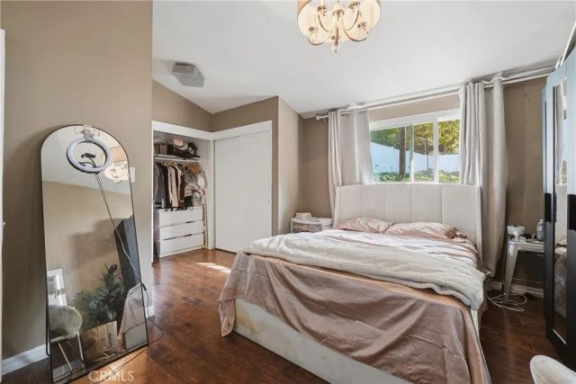 20703 Collins, Woodland Hills, CA 91367