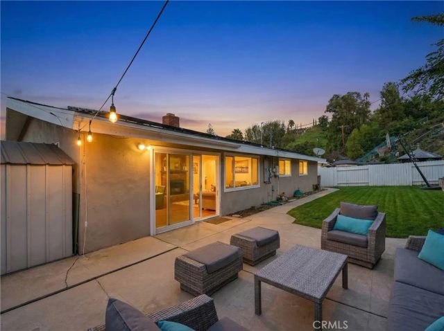 20703 Collins, Woodland Hills, CA 91367