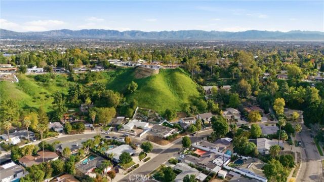 20703 Collins, Woodland Hills, CA 91367