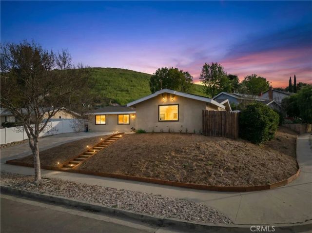 20703 Collins, Woodland Hills, CA 91367