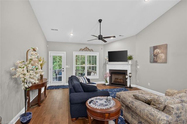 1201 Plantation Village Drive, Clemmons, NC 27012