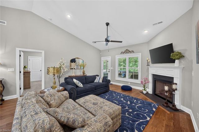 1201 Plantation Village Drive, Clemmons, NC 27012