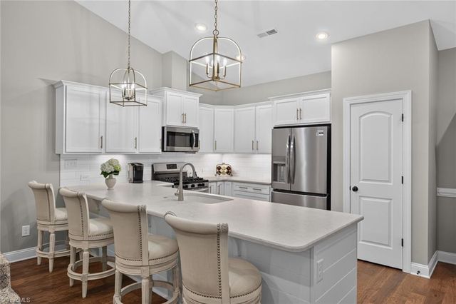 1201 Plantation Village Drive, Clemmons, NC 27012