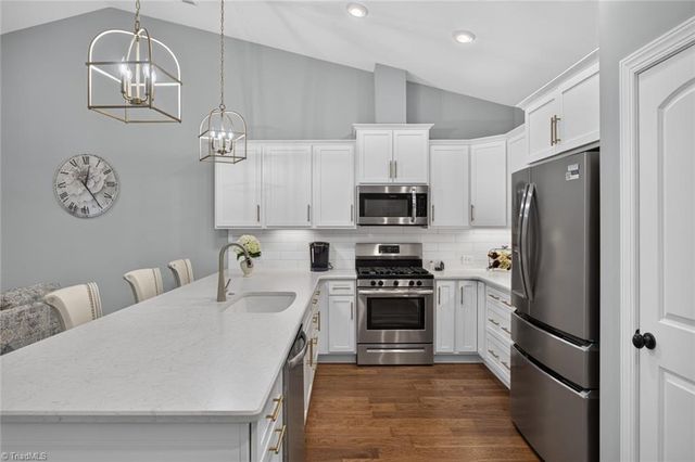 1201 Plantation Village Drive, Clemmons, NC 27012