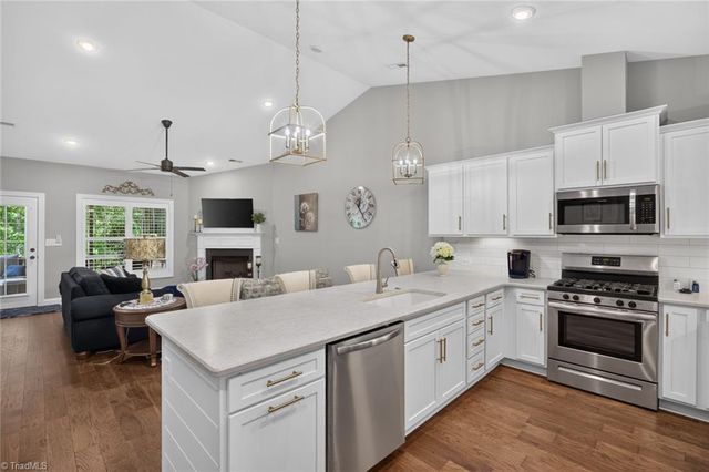1201 Plantation Village Drive, Clemmons, NC 27012