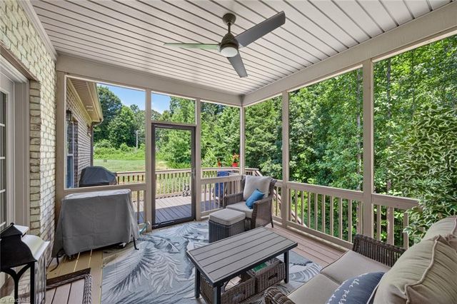 1201 Plantation Village Drive, Clemmons, NC 27012
