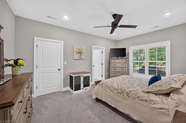 1201 Plantation Village Drive, Clemmons, NC 27012