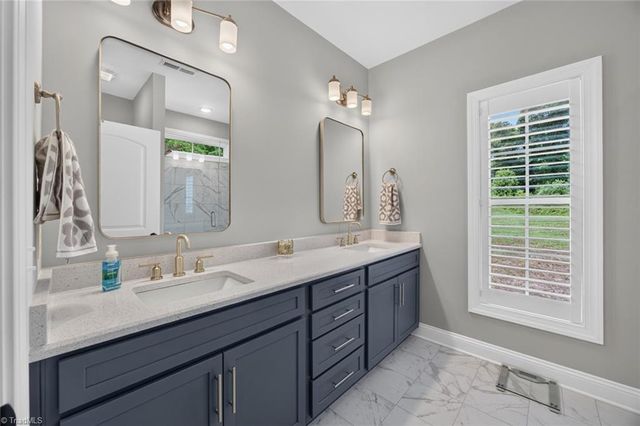 1201 Plantation Village Drive, Clemmons, NC 27012