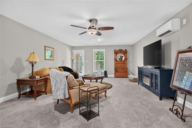 1201 Plantation Village Drive, Clemmons, NC 27012