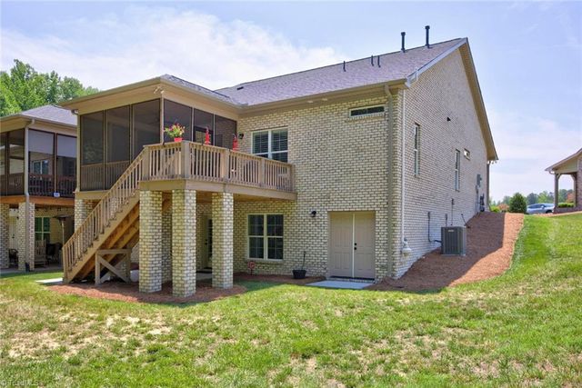 1201 Plantation Village Drive, Clemmons, NC 27012