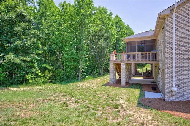 1201 Plantation Village Drive, Clemmons, NC 27012