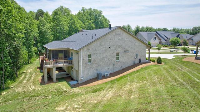 1201 Plantation Village Drive, Clemmons, NC 27012